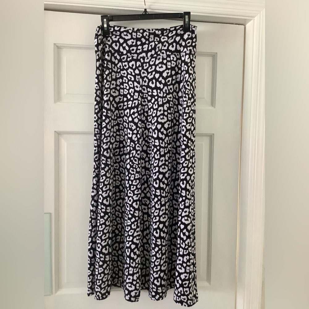 Ladies maxi leopard shirt.